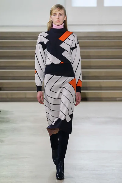 Look 10